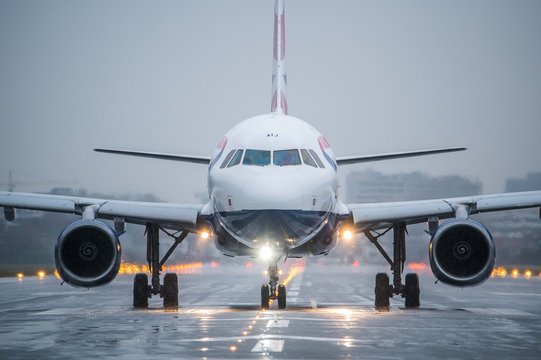 Symbolbilder Flughafen Innsbruck