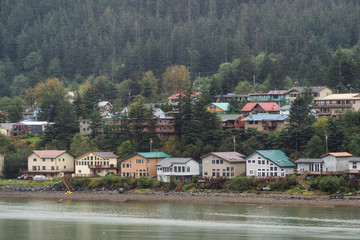 Naklejka premium Beautiful view of a small town, Juneau, during a cloudy morning with mountains in the background. Taken in Alaska, United States.