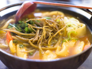 thai noodle with pork and vegetables