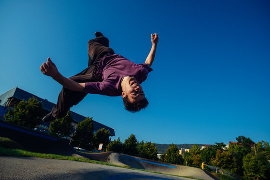 Amazing parkour side flip move
