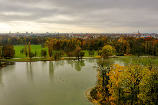 Lagos espejo en los parques de Munich.