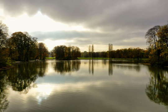 Lagos espejo en los parques de Munich.