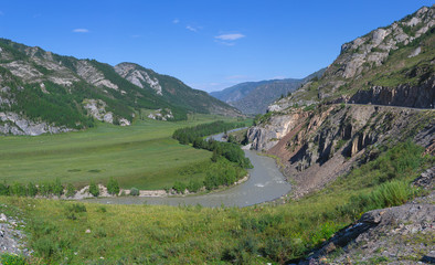 Fototapeta na wymiar Panoramic view of the Chuya river on the Chui tract in the Altai Mountains
