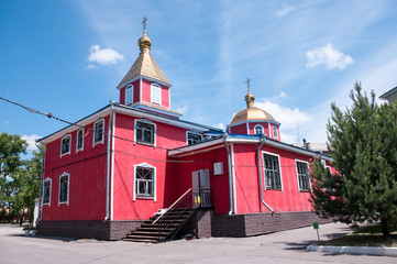 Fototapeta na wymiar Russia, Khabarovsk, June 22, 2019: Christ Cathedral in the city of Khabarovsk in the summer, view from the yard