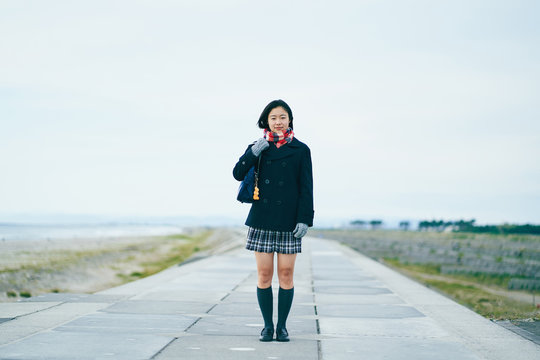 制服姿の女子高校生