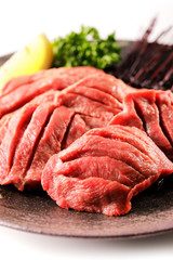 厚切り牛タン　Thick-cut Gyutan (Sliced beef tongue)
