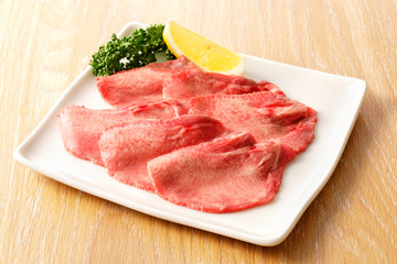 薄切り牛タン　Thin-cut Gyutan (Sliced beef tongue)