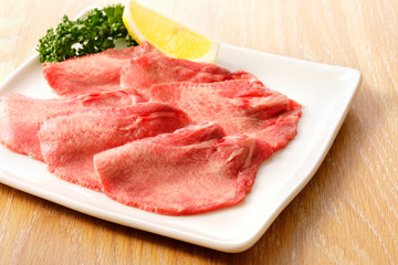 薄切り牛タン　Thin-cut Gyutan (Sliced beef tongue)