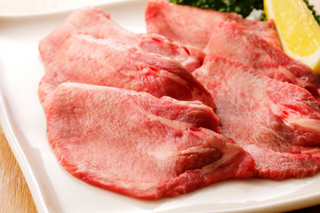 薄切り牛タン　Thin-cut Gyutan (Sliced beef tongue)