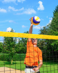 Spielszene beim Beachvolleyball