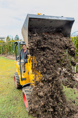 Gartengestaltung mit einem kleinen Radlader