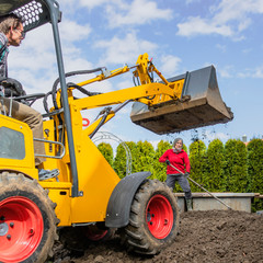 Gartengestaltung mit einem kleinen Radlader