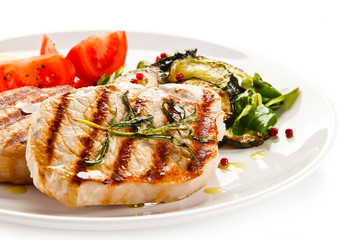 Grilled steak and vegetable salad