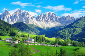 ドロミーティと協会