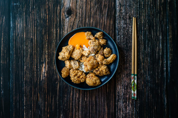 Obraz na płótnie Canvas Karaage Japanese Styled Fried Chicken with Sauce / Karaagedon.