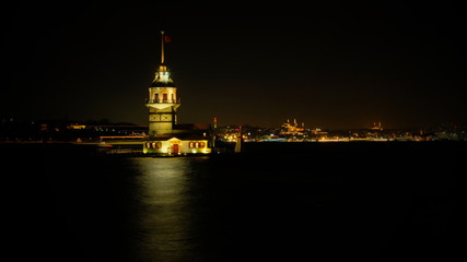 The kız kulesi in istanbul at night