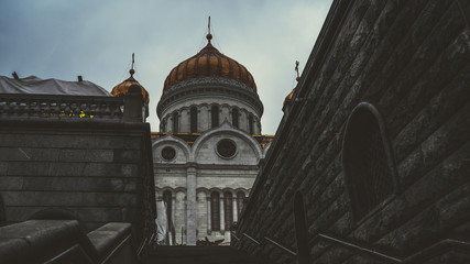 Golden domes of a Christian temple in Russia, a full-length temple. The Church of the Christian Church is a monument of Russian spiritual and religious architectural tradition and Orthodoxy.