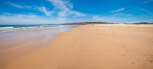 Fototapeta na wymiar wide sandy beach Bordeira, west algarve portugal. without people. cliffs at the horizon