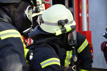 Fototapeta premium Osoba nosząca respirator