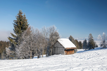 Winterlandschaft mit huette
