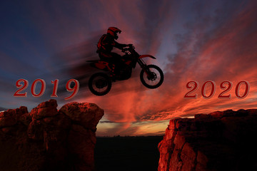 Nowy rok, 2019-2020, motokross o zachodzie słońca. - obrazy, fototapety, plakaty