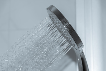 Obraz na płótnie Canvas Hygiene nach Sport - Dusche mit sauberem Wasser