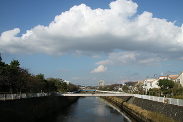引地川と雲（藤沢市）