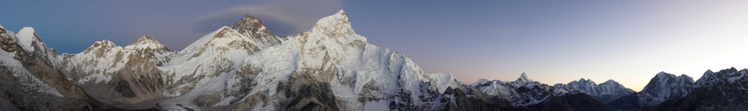Everest at Sunset © Daniel