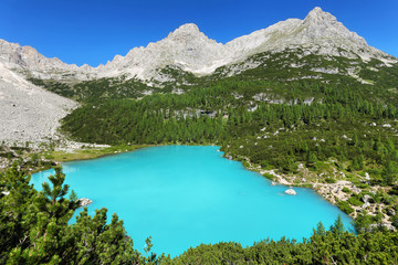 Fototapeta na wymiar Turquoise Sorapis Lake with Dolomite Mountains, Italy, Europe
