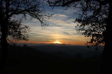 Tramonto collinare
