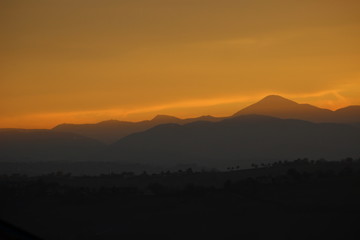 Tramonto montuoso