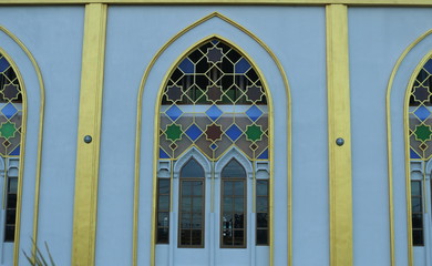  The beautiful door is decorated with Islamic patterns