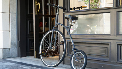 前輪の大きな自転車ペニーファージング