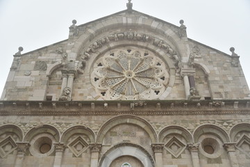 Obraz premium Troia Cathedral by Morning With Foggy Weather