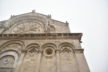 Obraz premium Troia Cathedral by Morning With Foggy Weather