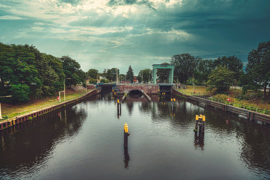 Lockage Lockage Bilder – Durchsuchen 80 Archivfotos, Vektorgrafiken und Videos ...