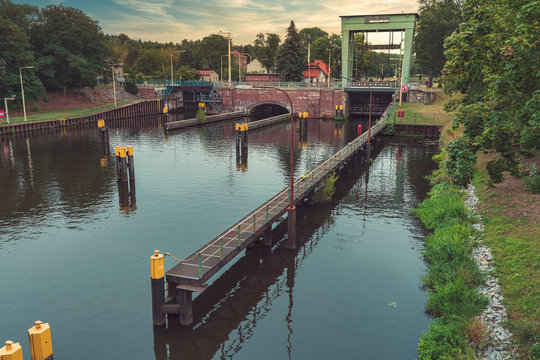 Lockage Lockage Bilder – Durchsuchen 80 Archivfotos, Vektorgrafiken und Videos ...