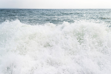 Obraz premium Strong waves on beach