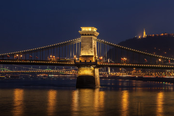 Szechenyi Chain Bridge on the Danube river at night. Budapest, Hungary.