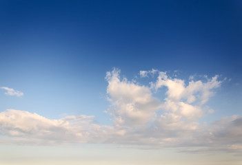 Obraz premium light clouds against blue sky