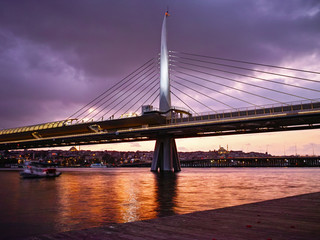 Fototapeta na wymiar golden horn bridge at night