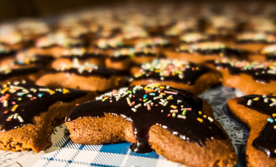 gingerbreads arranged after covering with glaze
