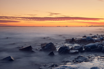 Obraz premium Frozen Lake Superior and waves in Minnesota Winter Duluth