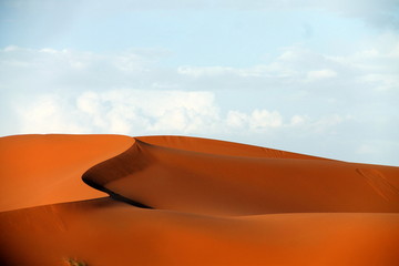Fototapeta na wymiar sand dune and blue sky