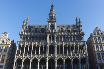 Façade de l'hôtel de ville de Bruxelles sur la place Grand place. Facade of the Brussels town...