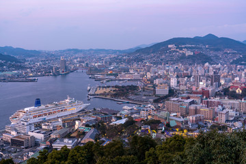 [長崎県]長崎市街の夕景（鍋冠山公園）