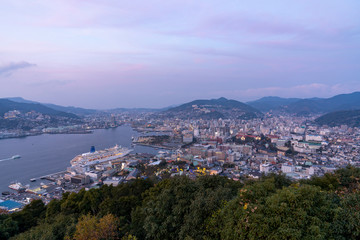 [長崎県]長崎市街の夕景（鍋冠山公園）