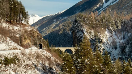 Photo sur Plexiglas Viaduc de Landwasser Le viaduc de landwasser depuis le glacier express