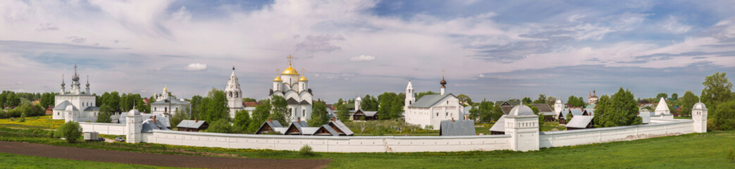 Fototapeta na wymiar Panoramic view of Pokrovsky monastery in Suzdal