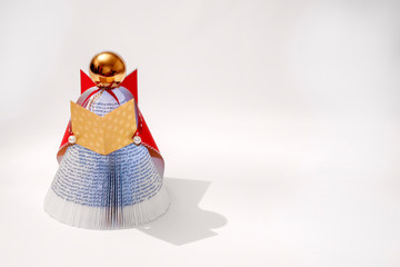 Stilleben Kreative Luxus Engel lesen im Buch